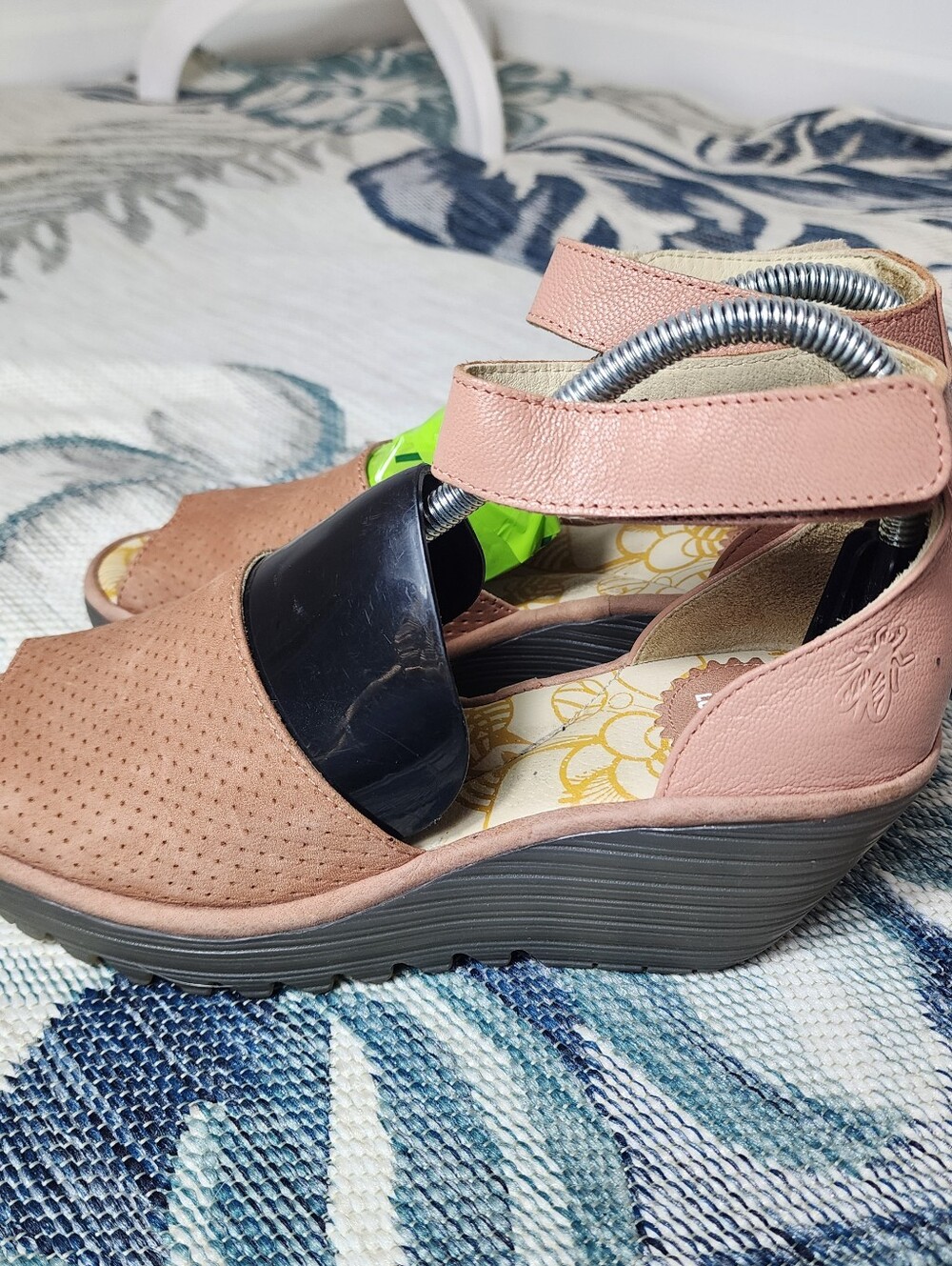 FLY London Yake Rose Perforated Leather Wedge Heel Women’s 9 Sandals EU 40